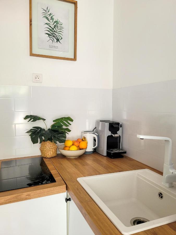 Studio Double Climatise Avec Terrasse - Proche Tram & Centre Montpellier Exterior photo