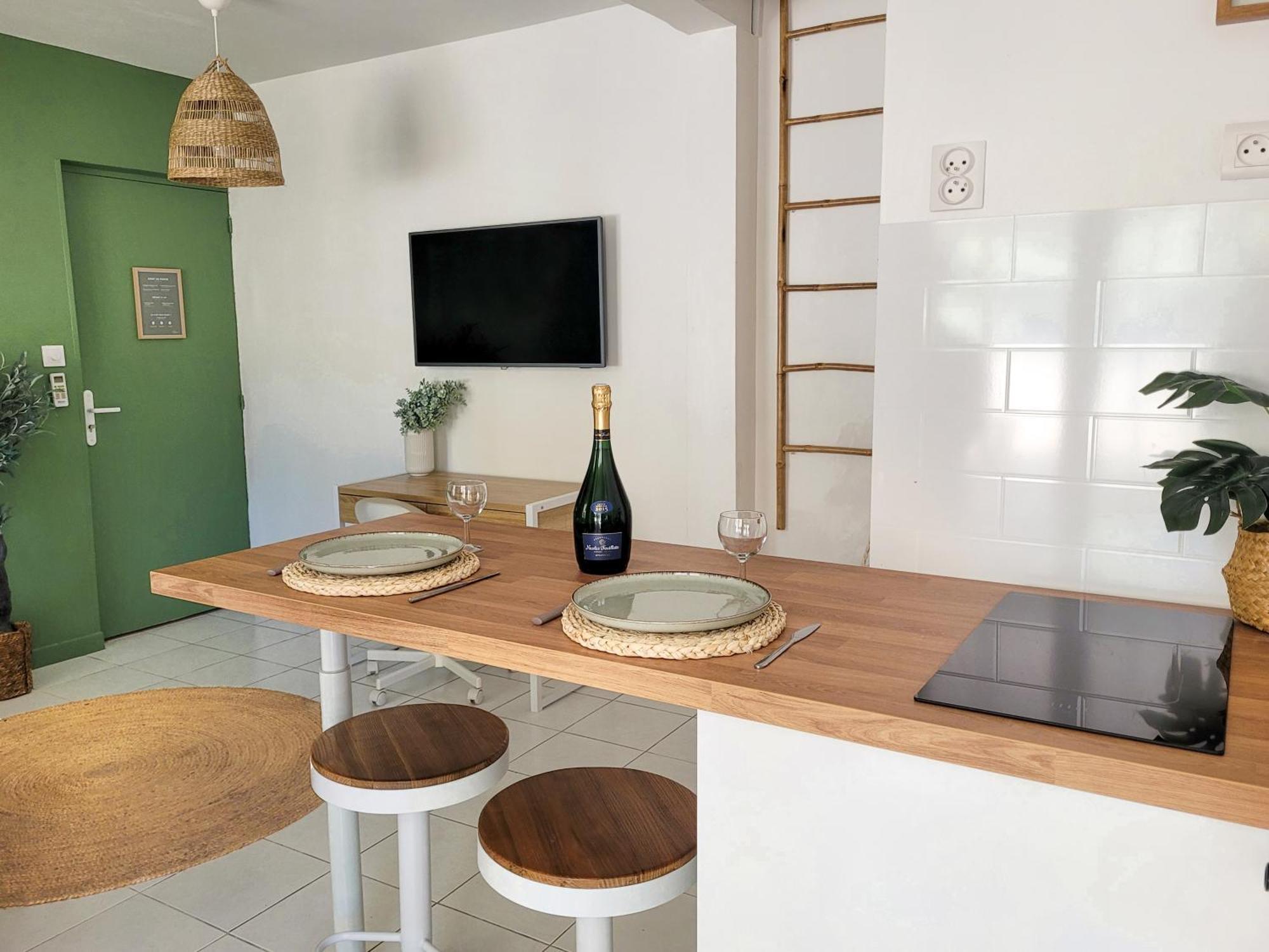 Studio Double Climatise Avec Terrasse - Proche Tram & Centre Montpellier Exterior photo